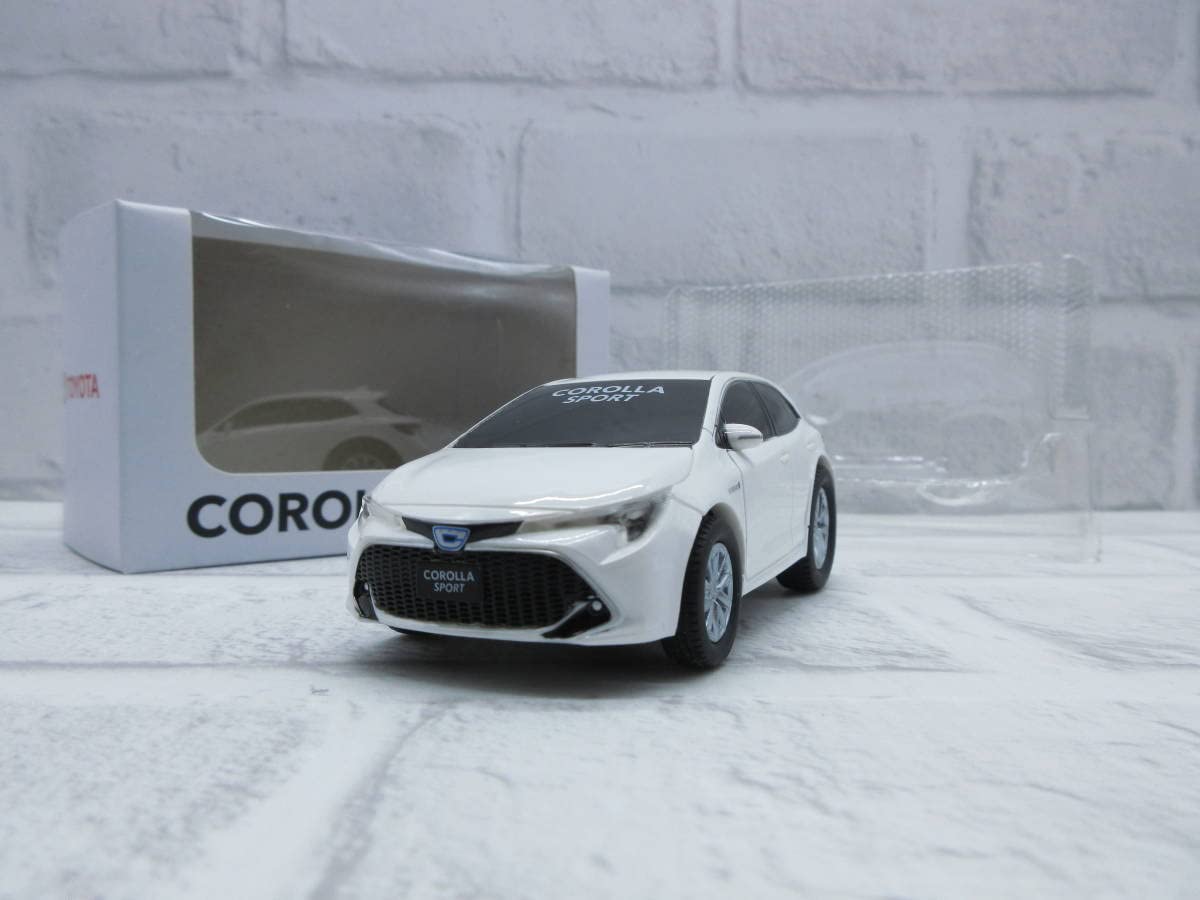 カローラスポーツ　カラーサンプル ミニカー　スーパーホワイトⅡ　専用箱付　他1台 Amazon.co.jp: ミニカー トヨタ カローラスポーツ COROLLA SPORT